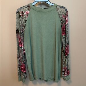 MIHOLL Size Medium Sage Green Long-Sleeve Thermal Top with Pink Floral Sleeves
